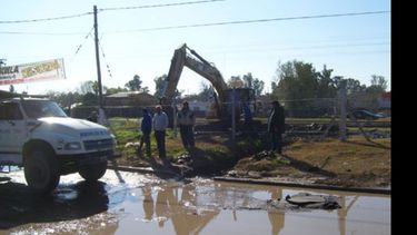 Charco. Las máquinas comenzaron a trabajar ayer en la zona..
