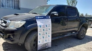 La camioneta fue secuestrada y en su interior se hallaron billetes, uno de ellos con restos de cocaína. .