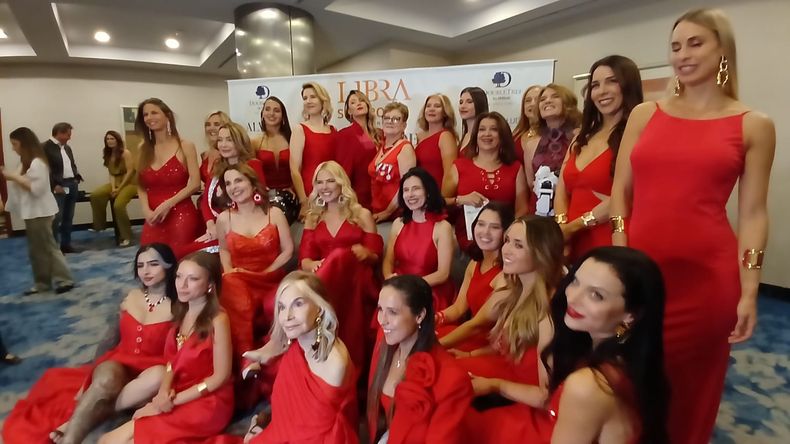 El desfile contó con la presencia de mujeres influyentes de toda la Argentina.