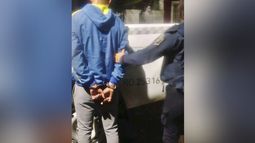 DETENIDO. El sujeto amenazó con prender fuego la vivienda que compartía con su familia. DETENIDO. El sujeto amenazó con prender fuego la vivienda que compartía con su familia.