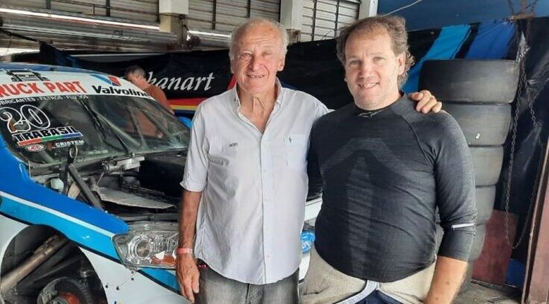 Jorge el Vasco Oyhanart junto a su hijo, Mariano.