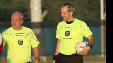 EXPERIENCIA. Ascenzi (der.) llegó a dirigir en el Torneo Argentino A y Nacional B..