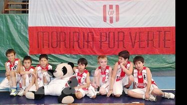 Los Mini del Rancho estrenaron bandera ante Raver..