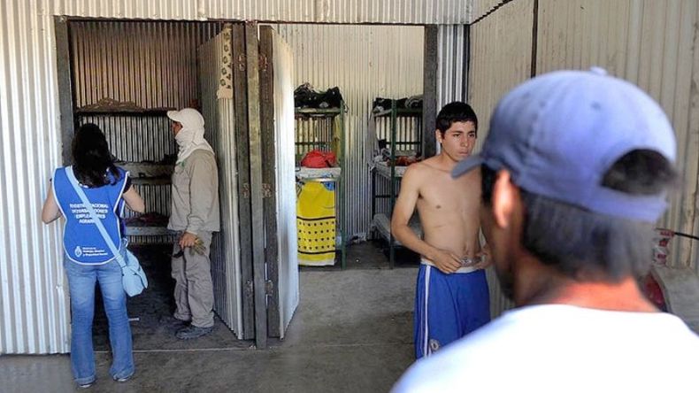 AFIP. El organismo realizó el operativo y demoró a dos personas. .