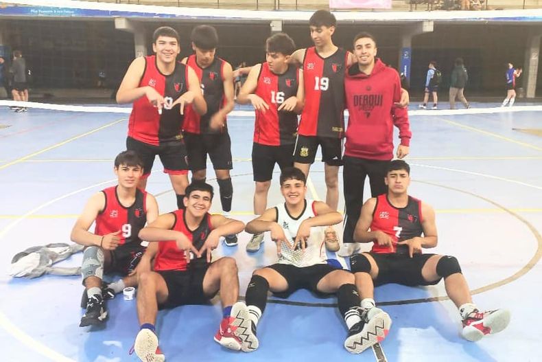 REGRESO. Tras 24 a&ntilde;os volvi&oacute; el V&oacute;ley de Pilar con la Sub 17 mascuilina.