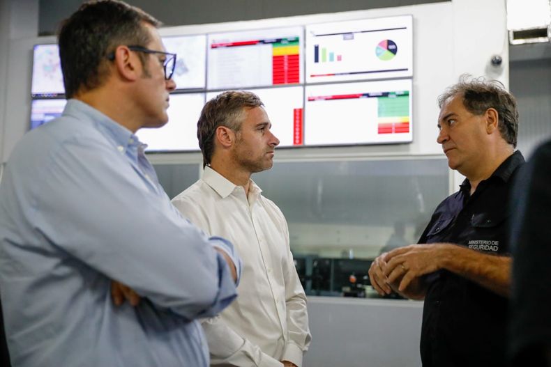 VISITA. Achával y Kruse recorrieron el centro de monitoreo con el ministro Alonso. &nbsp;