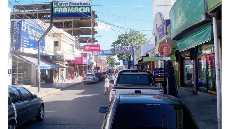 PLÁSTICOS. Los comercios pilarenses vuelven a las promociones con tarjeta. .