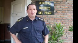 Aguilar, jefe de la policía, trató de llevar calma entre los comerciantes..