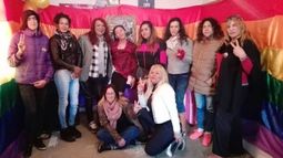 Las integrantes del Frente de Integración, con la dirigente Valeria Dominguez..