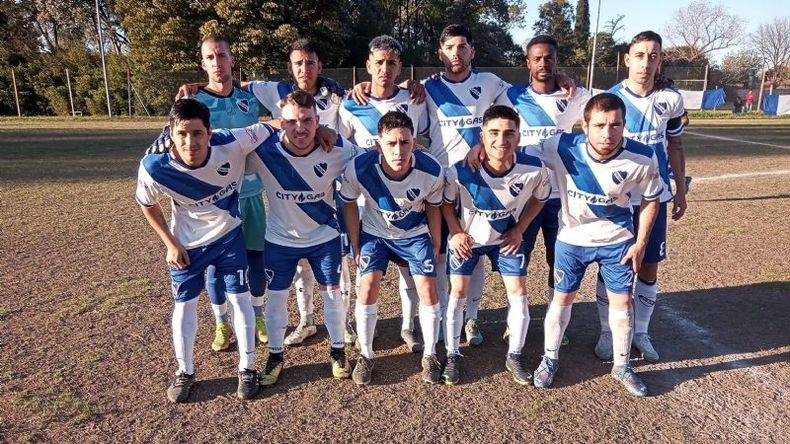 EQUIPO. Unión se hizo fuerte en Del Viso para ganar un partido clave. (Foto Mario Cacerez).