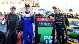 POLE. Catalán Magni marca el “1” custodiado por Otto Fritzler y Facundo Chapur. POLE. Catalán Magni marca el “1” custodiado por Otto Fritzler y Facundo Chapur.