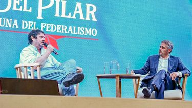 HISTORIA. El intendente Federico Achával, con Felipe Pigna.&nbsp; 