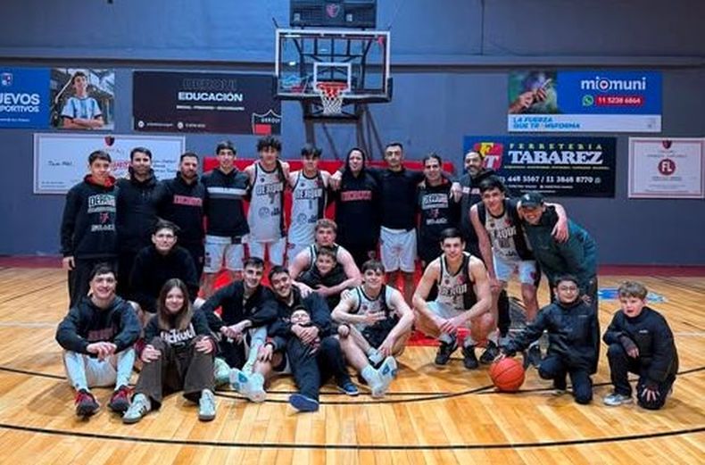 El primer festejo de Derqui en la Liga Metro fue ante su gente.