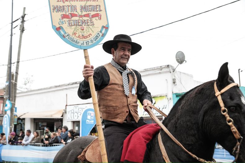 Hubo desfile de instituciones y centros tradicionalistas.&nbsp;&nbsp;