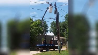 Se colocó el domo para las cámaras de seguridad en la entrada al barrio Agustoni. Gracias a nuestro intendente Federico Achával y a todos los que hicieron posible esto, que va a traer más seguridad a nuestro barrio! Fer Bnitz..