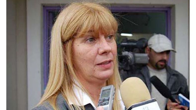 COMPLICADA. Alejandra Velázquez. .