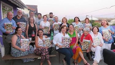 EQUIPO. Los autores locales, orgullosos de su revista..