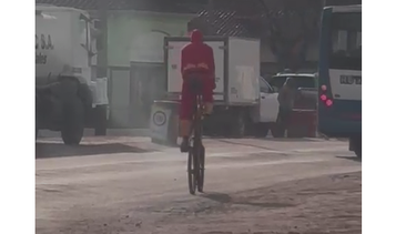 UNA MAÑANA CUALQUIERA. El superhéroe Flash en las calles de Pilar.&nbsp;