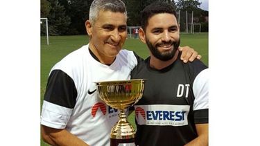 Micka junto al Beto Acosta, tras ganar el título con Haras de Pilar..
