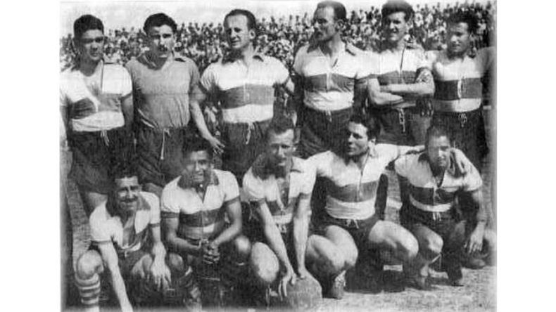 Los guantes del Pellegrini. Juan Carlos Villera, un emblemático arquero del fútbol argentino que dejó su huella en Pilar, se despidió en los últimos días. Gracias a los datos aportados por Carlos Cenobio, recordamos su pasado por el Instituto Pellegrini y la finalización de la carrera en Atlético de este campeón de Segunda División en Gimnasia La Plata, que también jugó en Brasil. Las visitas a una quinta junto a Amadeo es otra de las anécdotas de los memoriosos de la ciudad..