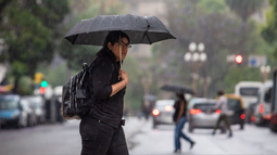 Este viernes el cielo permanecerá mayormente nublado y los expertos anticipan una jornada inestable para Pilar y la región.