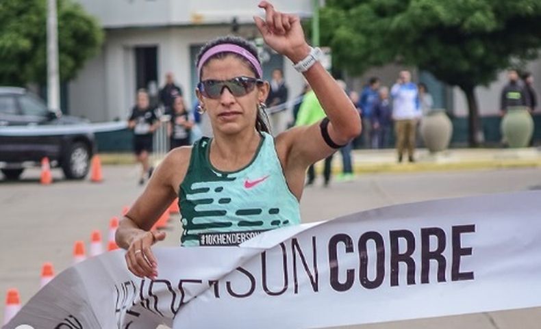 Daiana Ocampo cruzando la meta en Henderson.