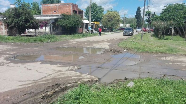 La esquina de Cañonera Tortuga y Corbeta Cefiro, destruida por el paso del colectivo 511..