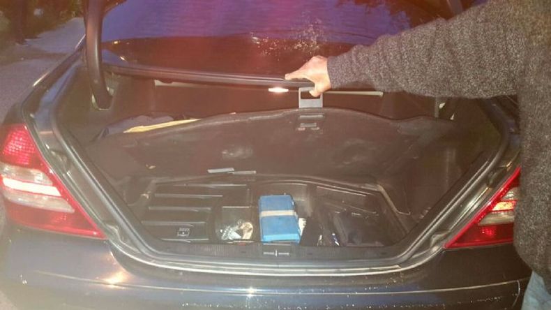 El juez guardaba la pistola en el baúl de su auto..