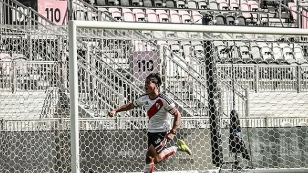 TRIUNFAZO. “Giorgi” Sosa corre gritando el gol de la clasificación.