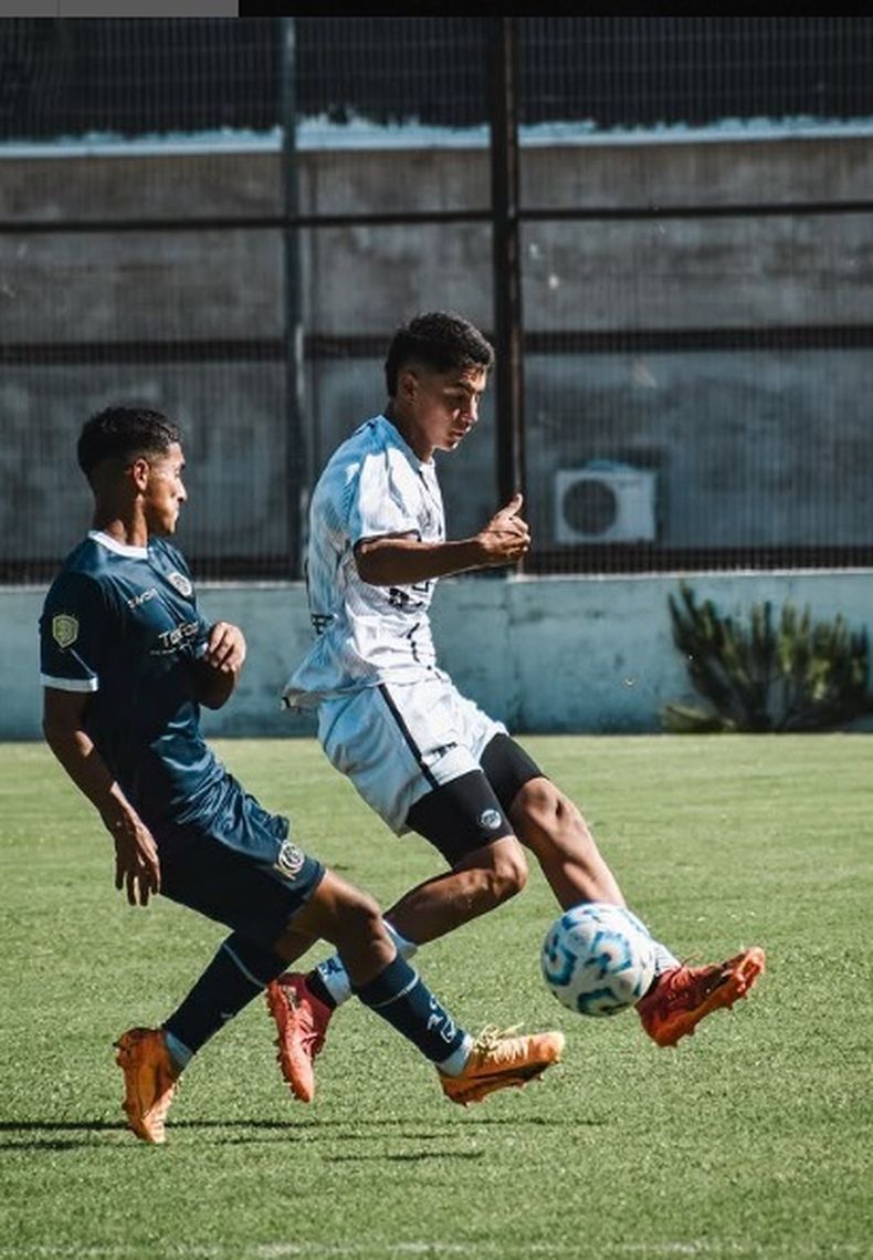 La reserva de Real Pilar perdió por primera vez en Juveniles B.