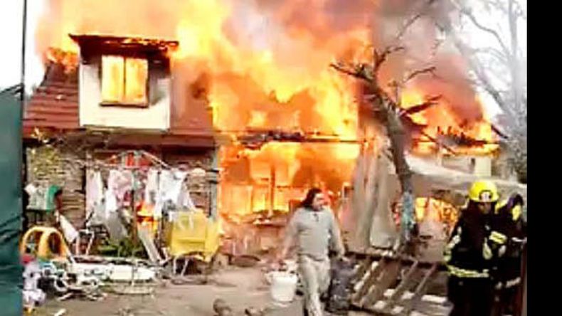 (Foto: captura video Quiero Villa Rosa). Las pérdidas fueron totales y la familia pide ayuda a la comunidad..