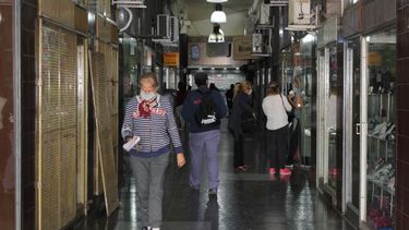 GALERÍA TERMINAL. La mayoría del comercio ya tiene abierta sus puertas. .