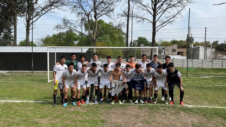 TRIUNFAZO. La Quinta División de Real Pilar ganó un partido emotivo..