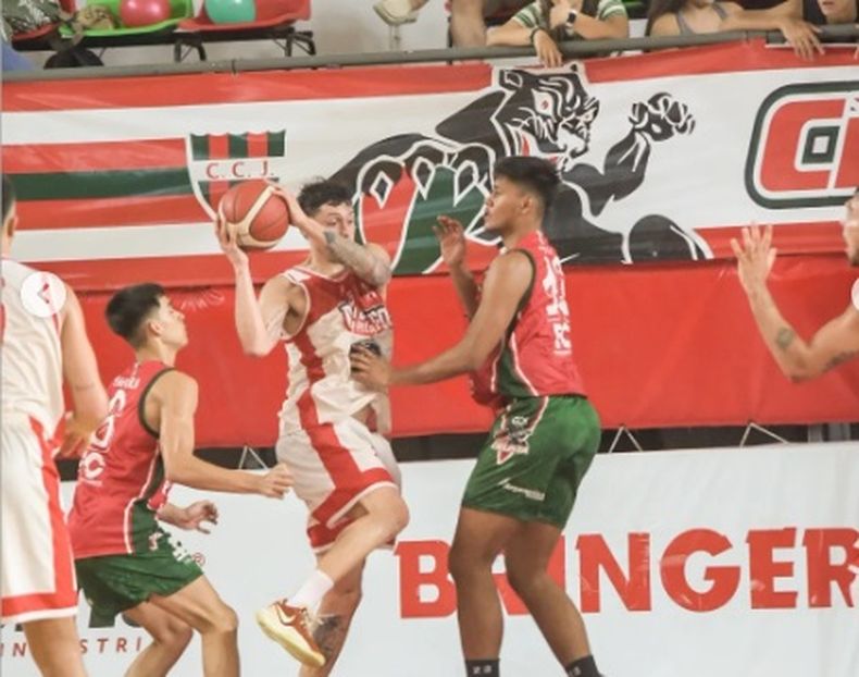 Pablo Osores aportó 14 puntos en el segundo juego ante Ciclista en Junín.