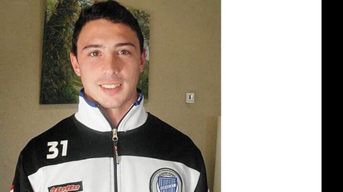 Daniel González jugará como volante por izquierda..