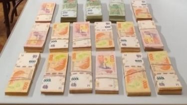 El dinero recuperado (foto Secretaría de Seguridad de Pilar)..