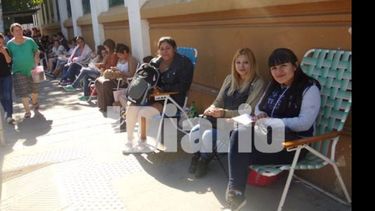 Más de un día de cola por un lugar en el profesorado