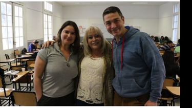 EN PELLEGRINI. Carmen Zúccaro junto a dos asistentes a la capacitación..