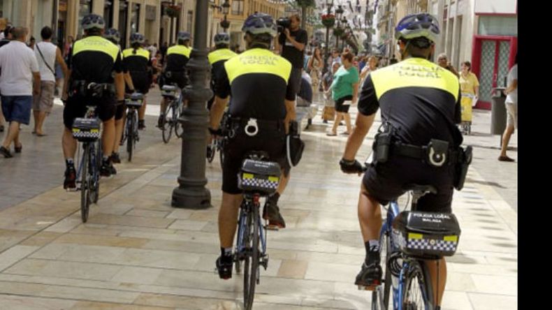En la ciudad de Málaga circulan más de 800 policías locales..