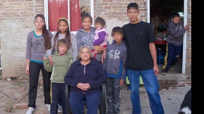 La abuela Susana quedó a cargo de los 8 hermanos. Buscan salir adelante..