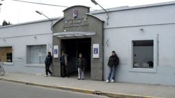 El agente atropellado fue trasladado al hospital. .