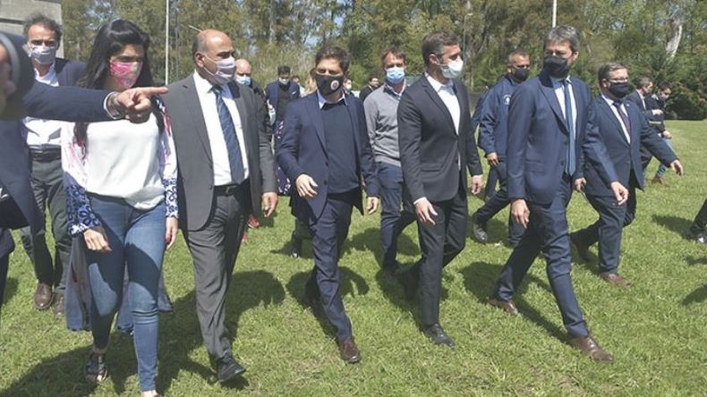 PARA ADELANTE. Volnovich, Manzur, Kicillillof, Achával y Lammens durante una recorrida previa al acto..