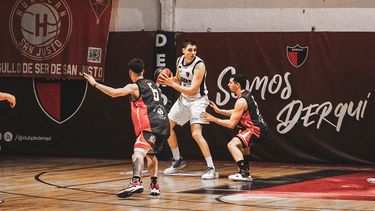 Presidente Derqui tuvo en Guillermo López a uno de sus goleadores.
