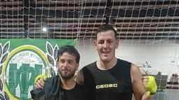 CINTURONES. Gallardo y su entrenador Juan Rey buscan seguir siendo los reyes de los Pesados. CINTURONES. Gallardo y su entrenador Juan Rey buscan seguir siendo los reyes de los Pesados.