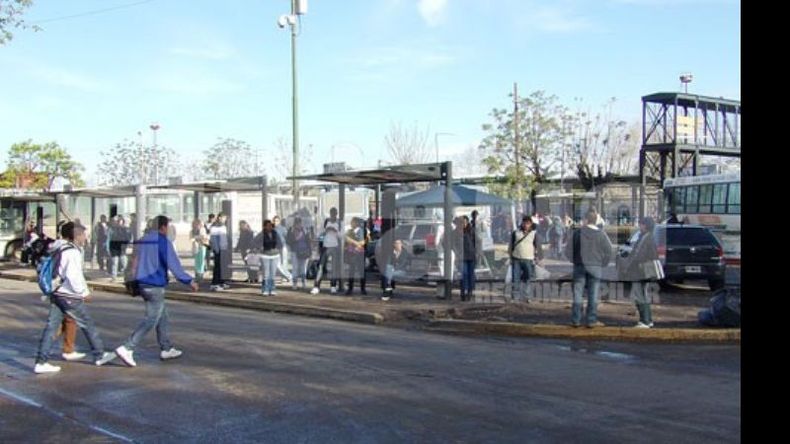 LABERINTO. Para saber dónde paran los colectivos, hay que ser adivino..