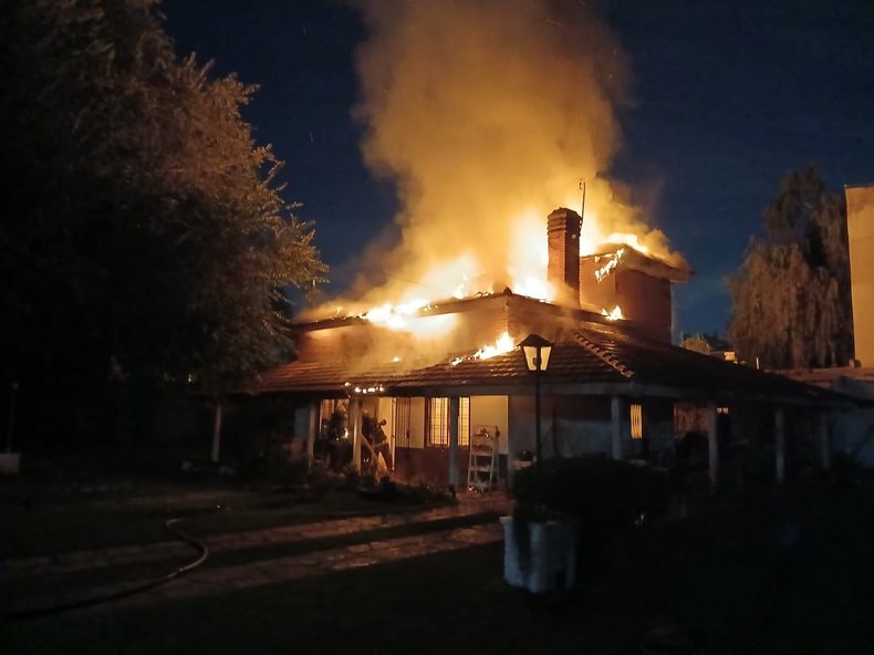 El incendio se produjo en una vivienda del barrio De Vicenzo de Del Viso.