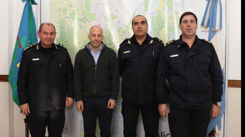CUSTODIADO POR EXPERTOS. Ducoté, con integrantes de la nueva cúpula: Bordón, Piazzali y Nicolás..
