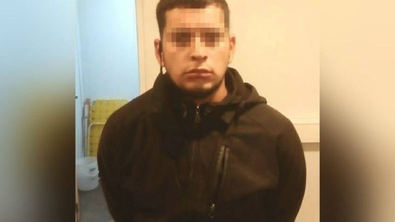 El detenido tiene 22 años y circulaba en una bicicleta negra. .