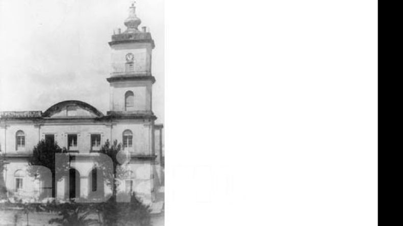 Antigua imagen de la Parroquia, con una sola torre..