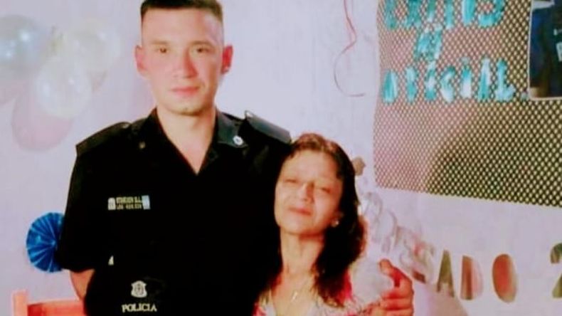 Stakich junto a su madre Esther, quien informa sobre su estado de salud..